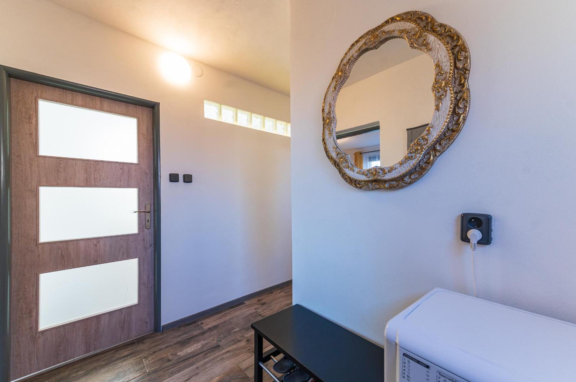 Ubytovani Na Samote - Apartman U Tesaru Komarice Exterior photo